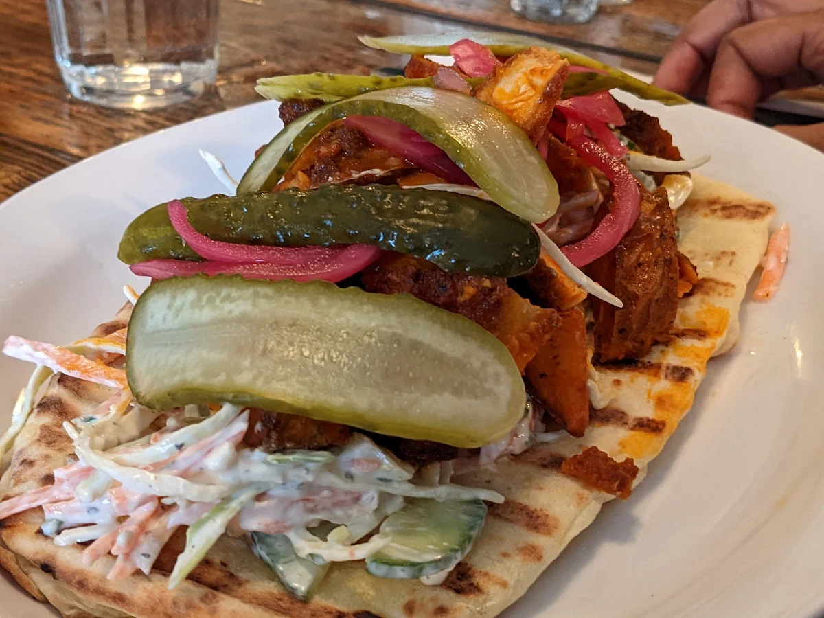 Pain Naan Au Poulet Frit