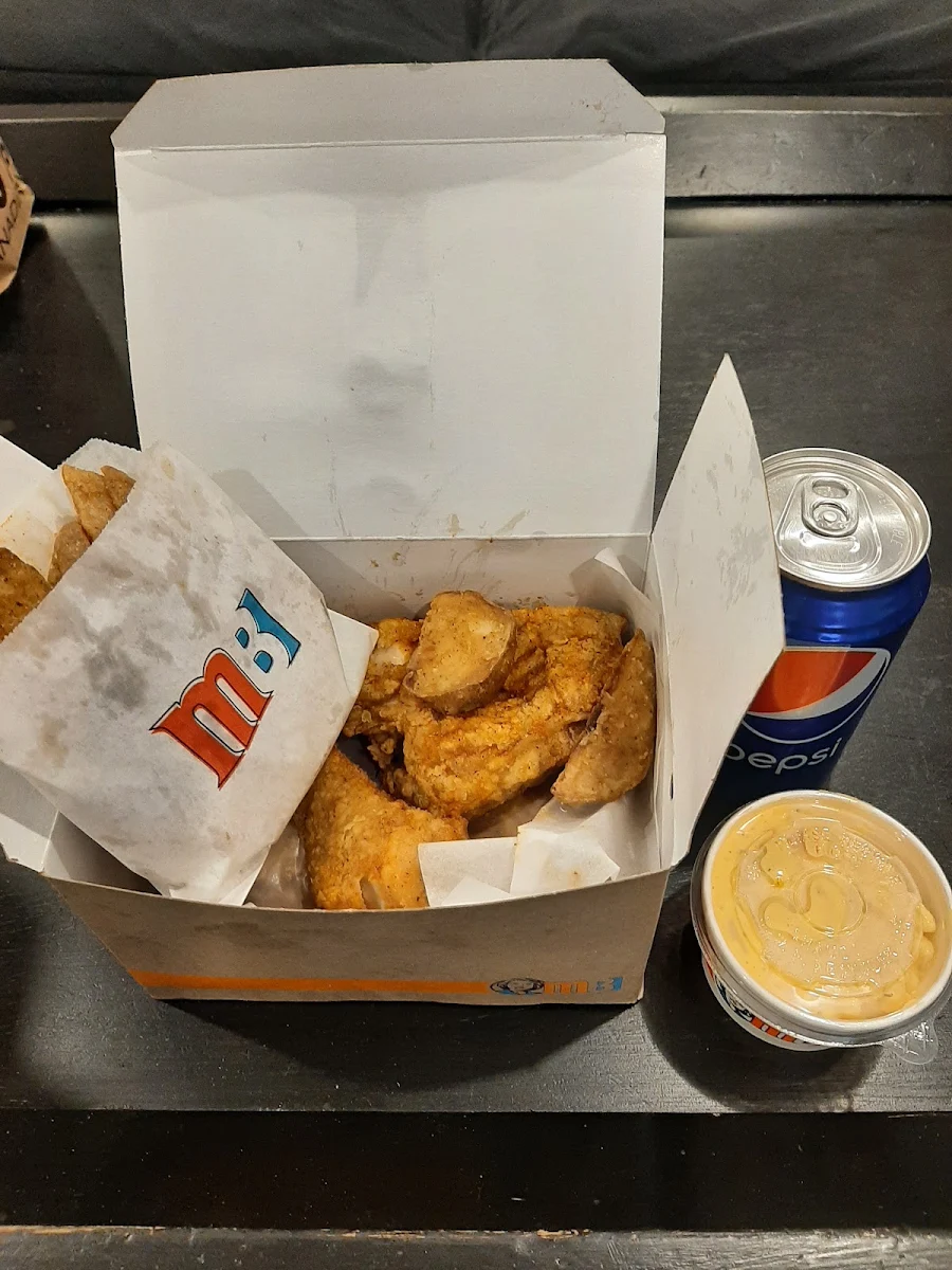 4 PC Chicken Combo Mac and Cheese