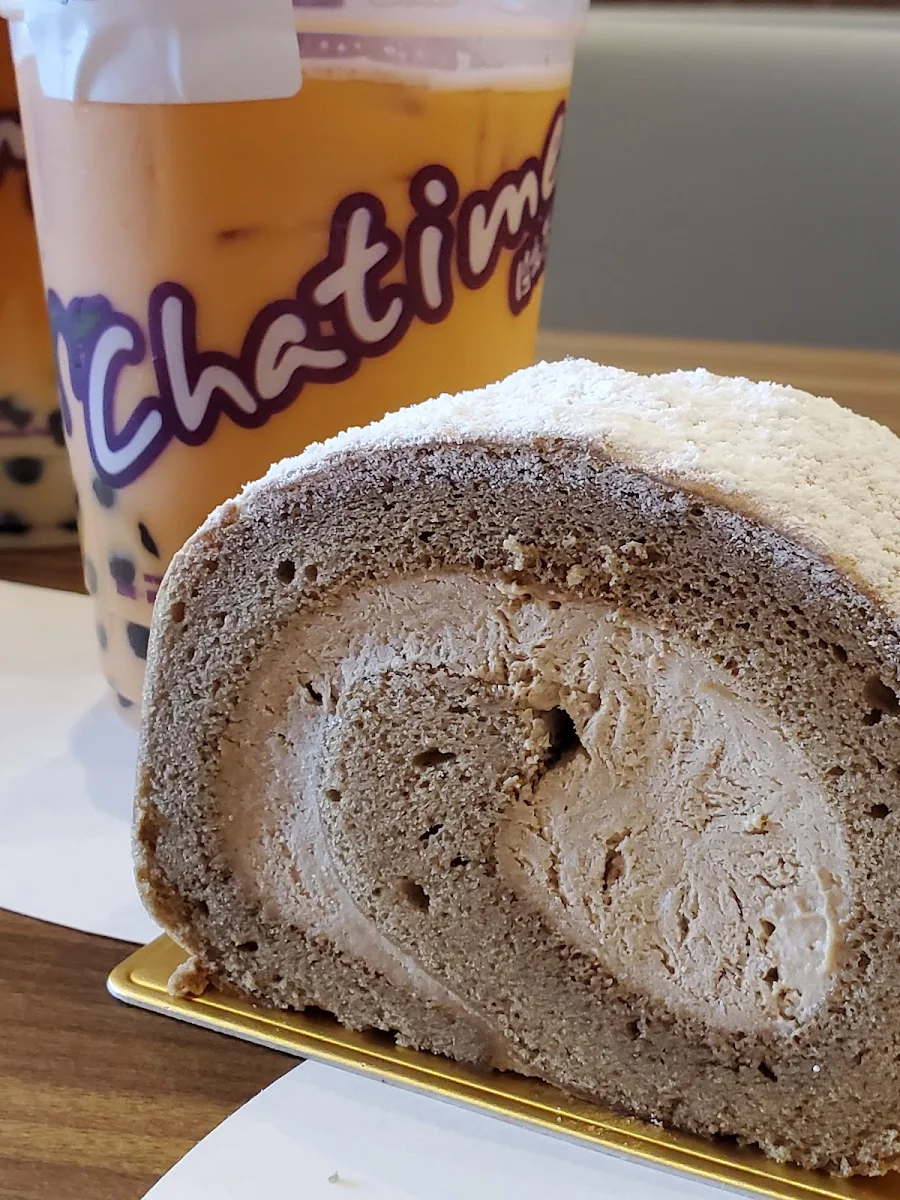 Coffee Swiss Roll and Thai Tea Bubble Tea