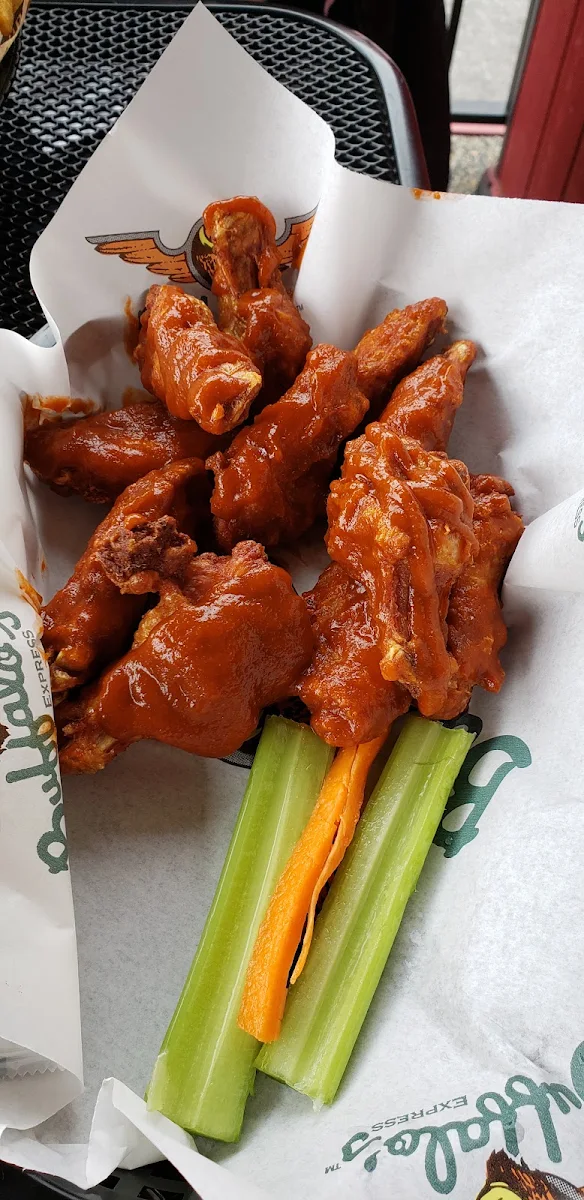 Sriracha Chicken Wings