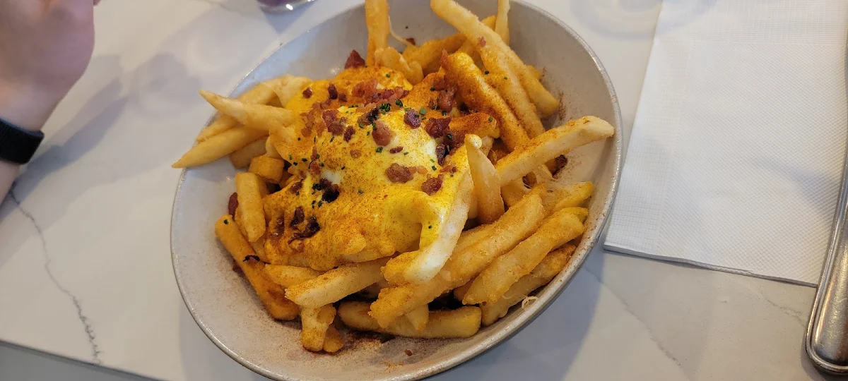 Breakfast Poutine