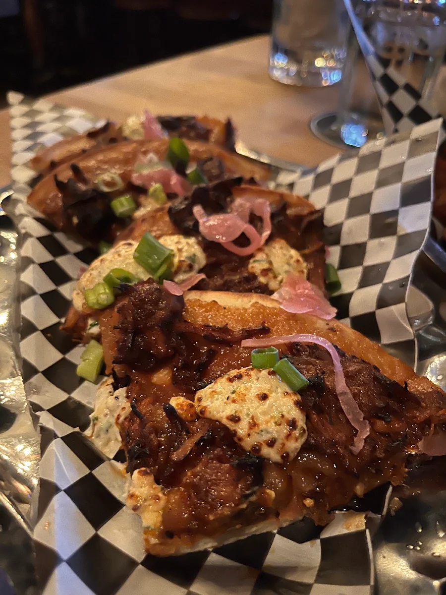 Pulled Pork Flatbread, Taverne Midway