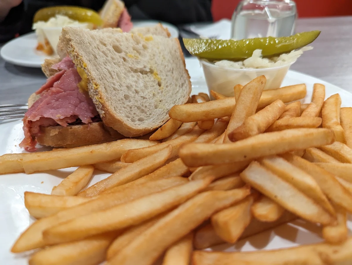 Smoked Meat Avec Frite Et Salade de Choux