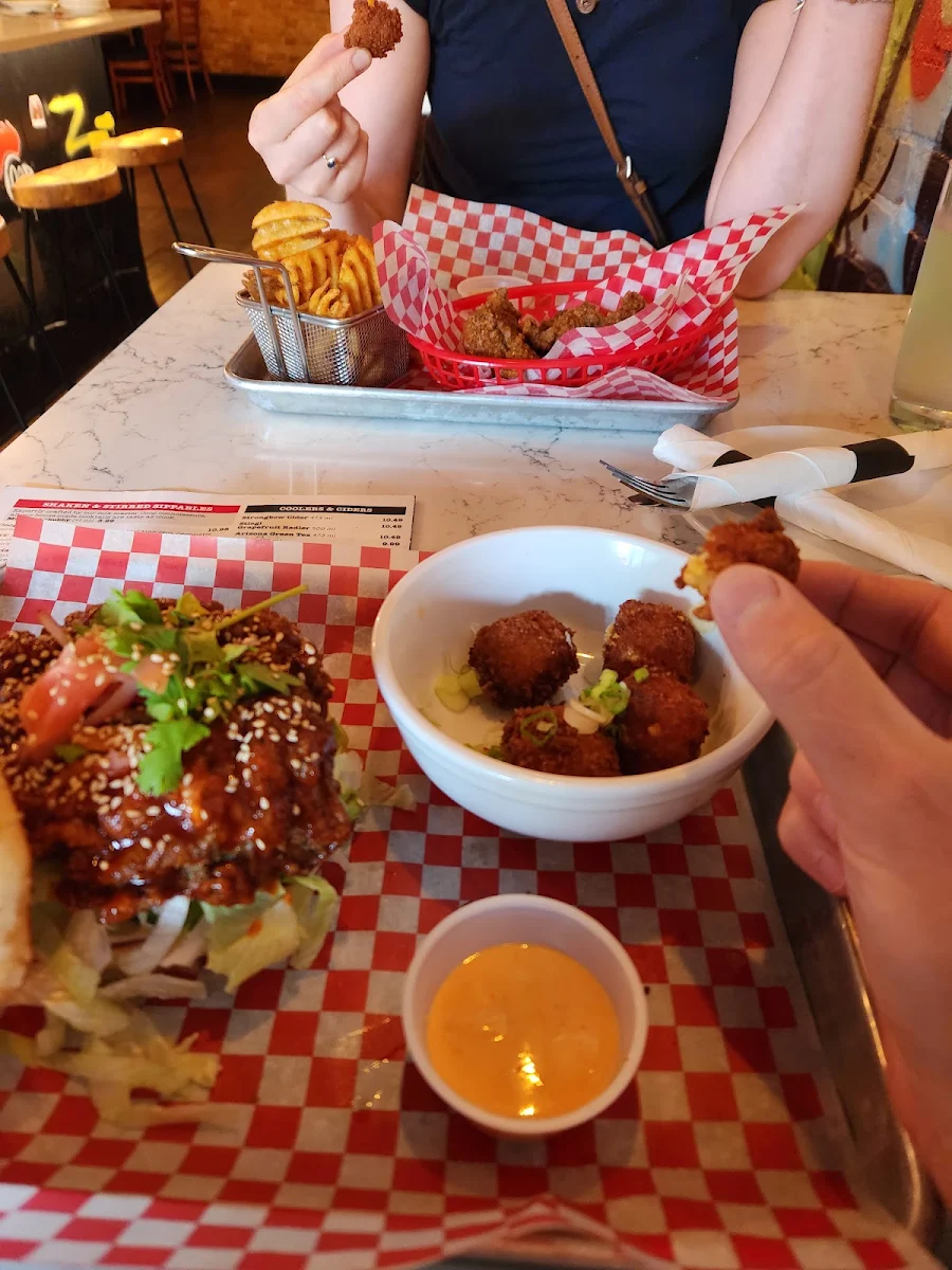 Deep Fried Mac and Cheese Bites