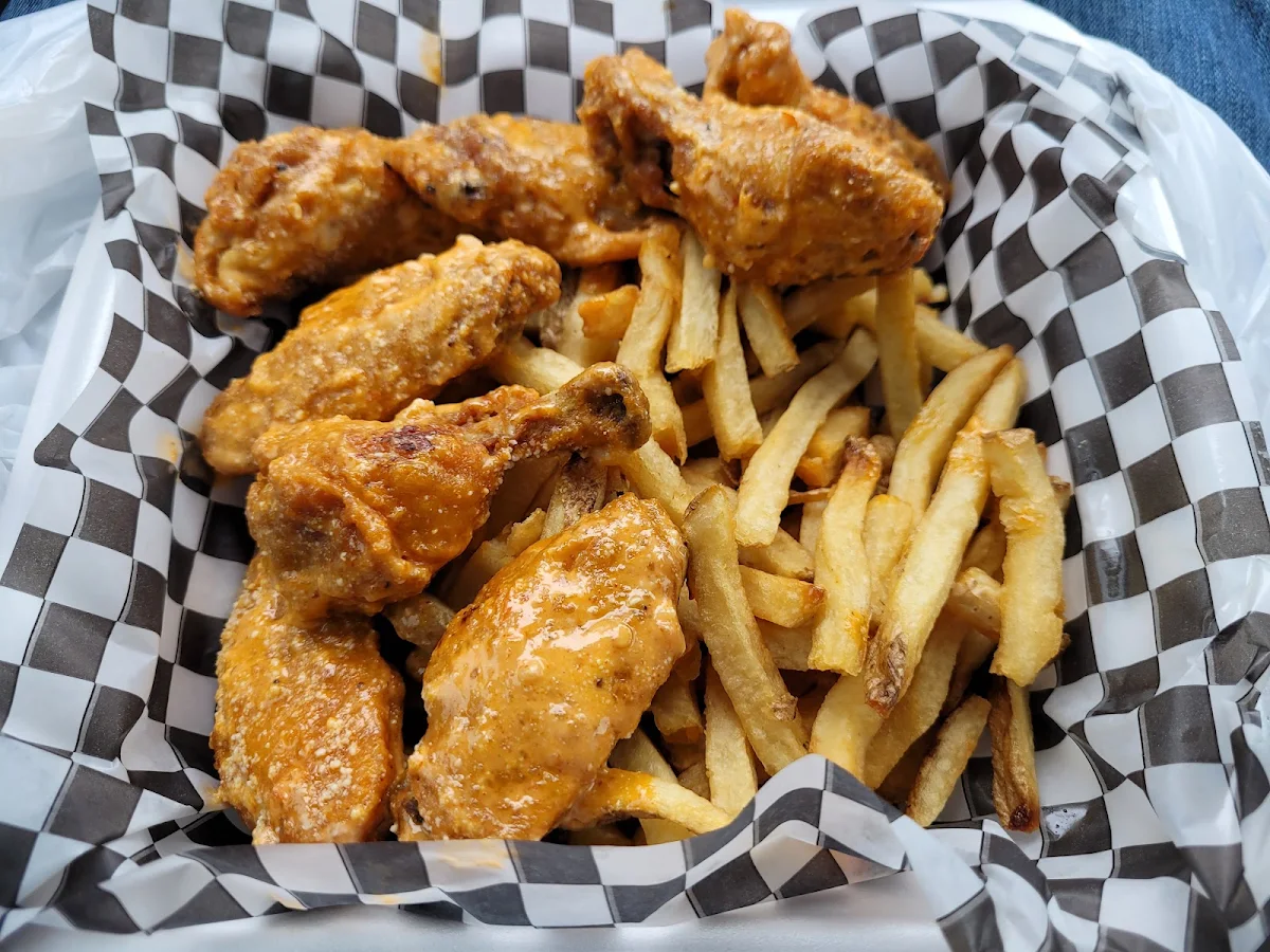 1lb Wings and Fries
