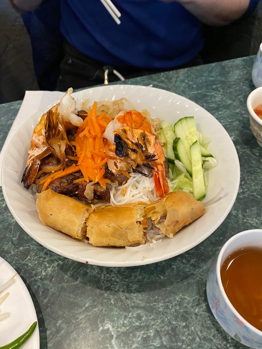 House Special Vermicelli Shredded Pork Rind Springroll Grilled BBQ Pork Butterfly Shrimps