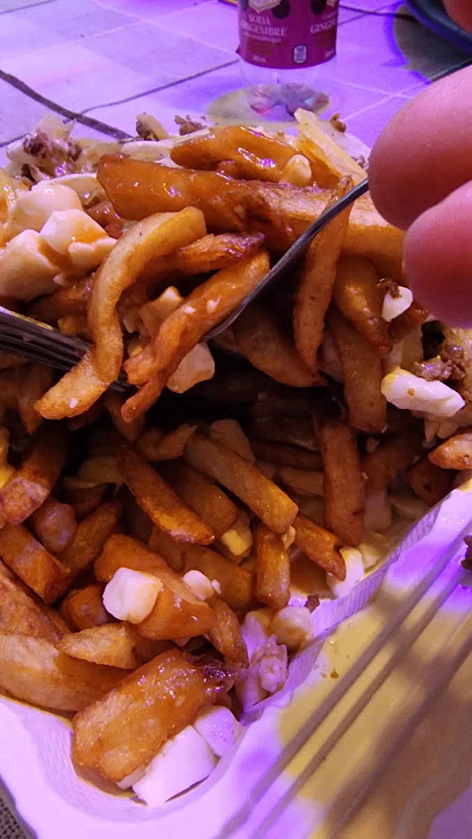 Poutine Phylli, Pataterie et Pizza La Belle Province