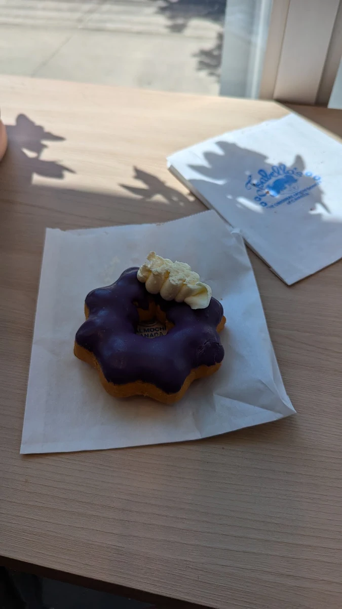 Highlights, Isabella's Mochi Donut Café - Leaside