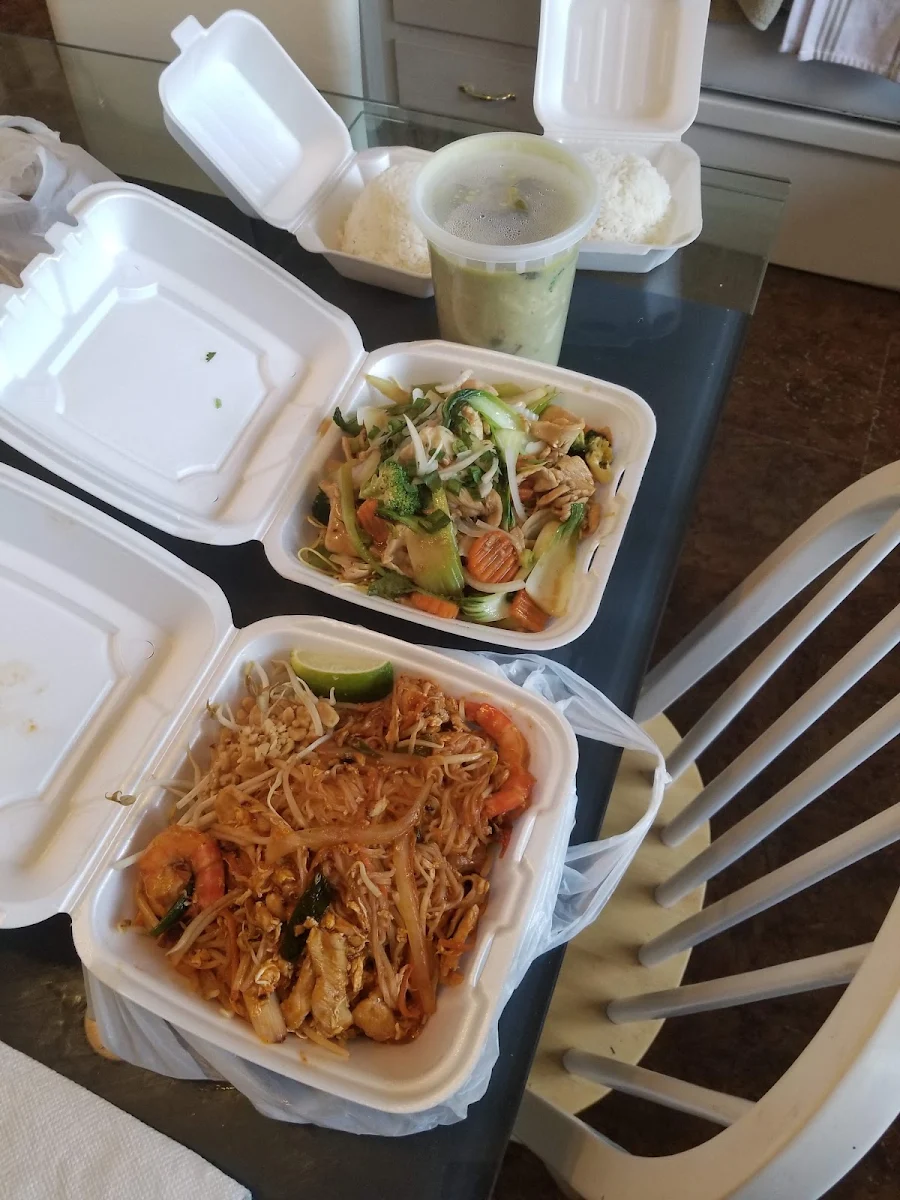 Chicken Pad Thai and Thick Cstir Fry Noodles with Chicken