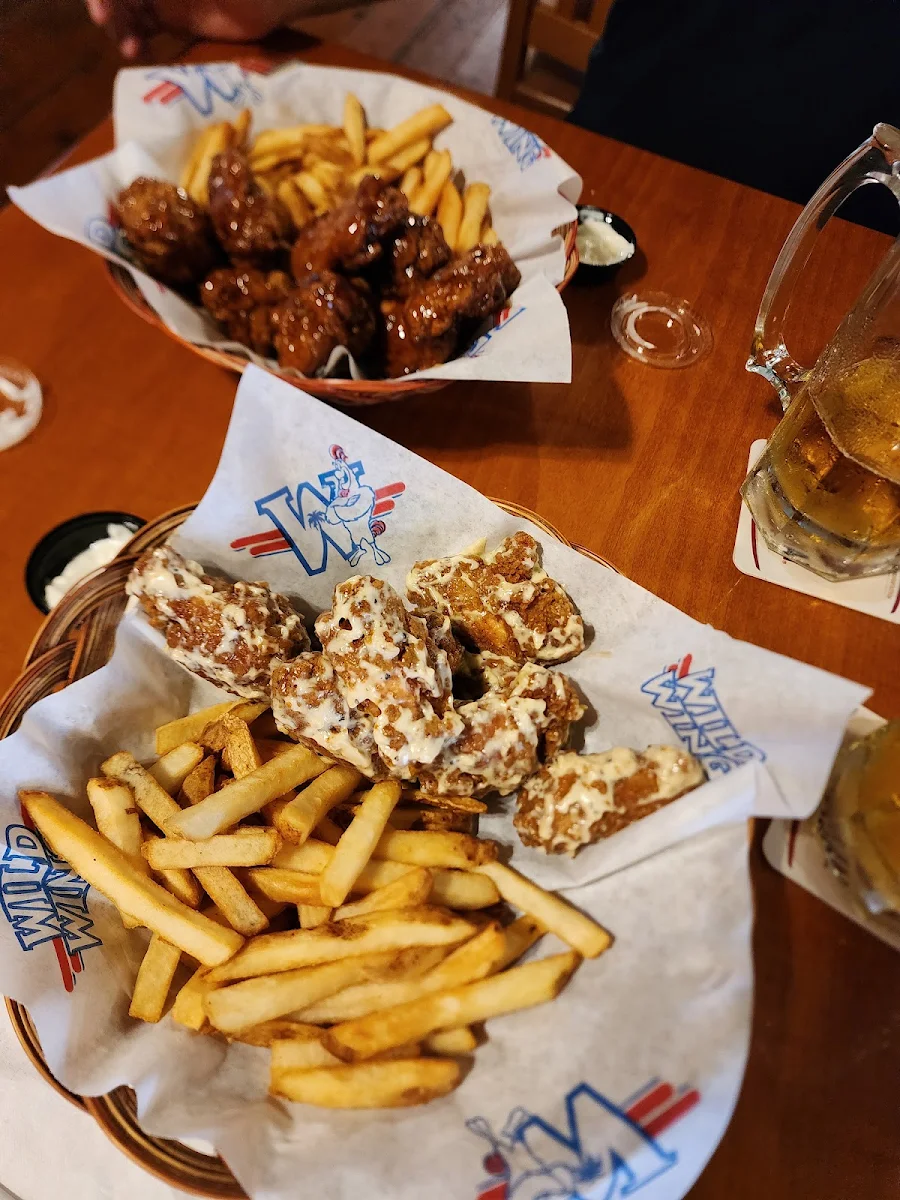 Beers with Chicken Wings with Fries
