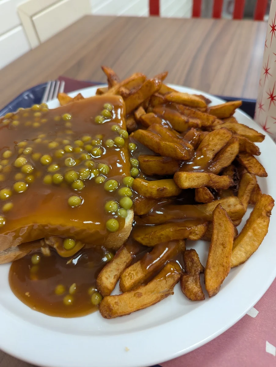 Hot Chicken Avec Frites Hot Chicken with Fries
