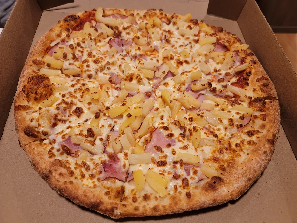 Delux Hawaiian Pizza