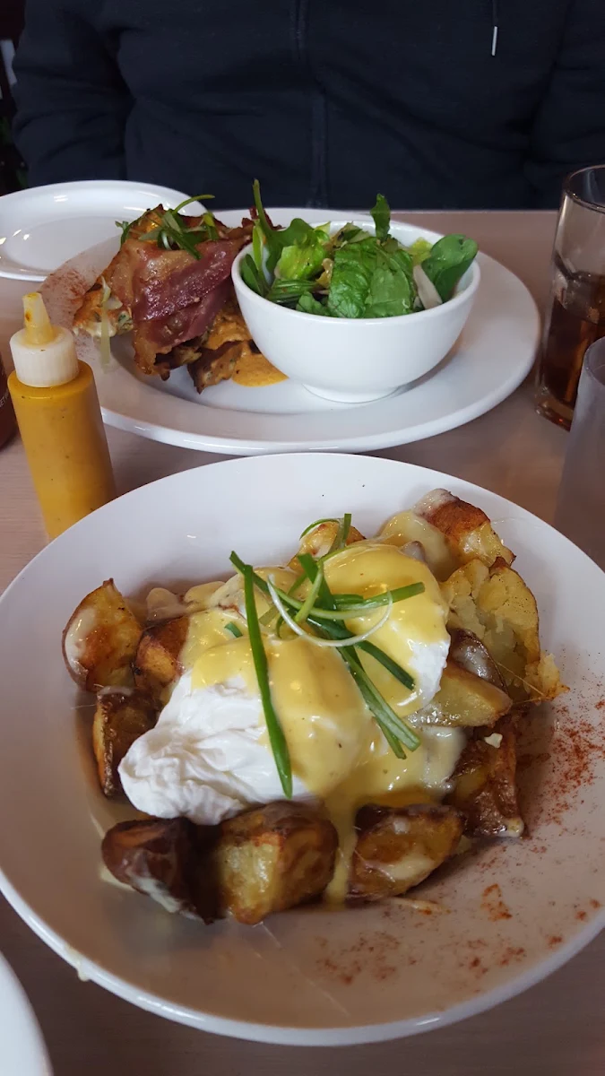 Breakfast Poutine