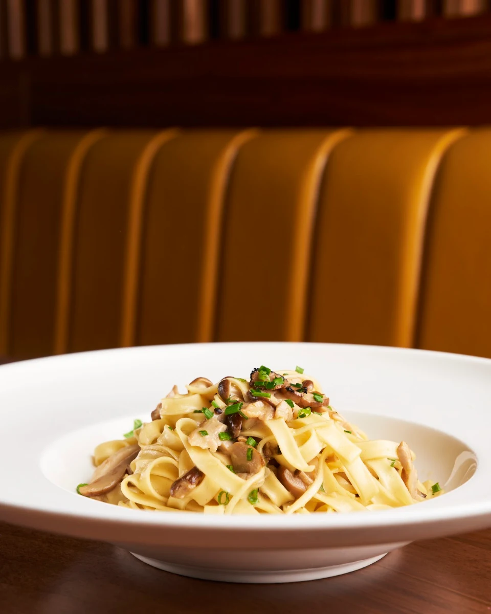 Truffle & Mushroom Fettuccine Fettuccine Al Funghi E Scaglie Di Tartufo Nero