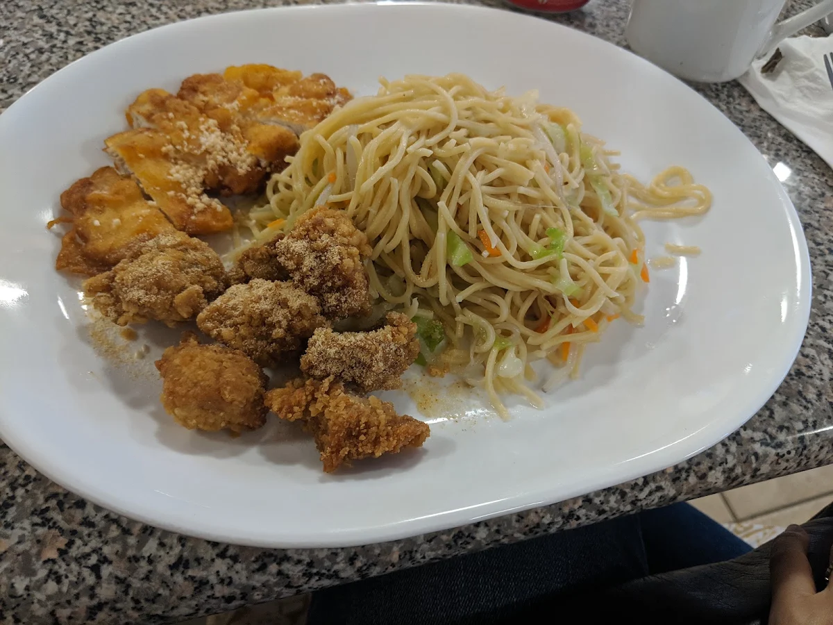 Combo 2 Almond Chicken Dry Garlic Pork Chow Mein