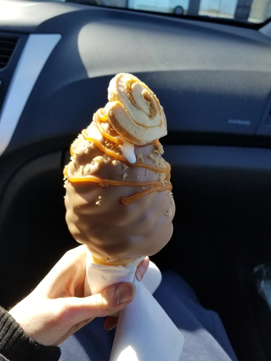 Maple Pudding Dipped Cone