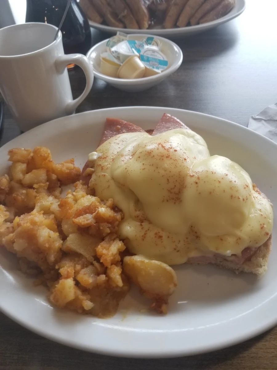 Eggs Benedict on Ham