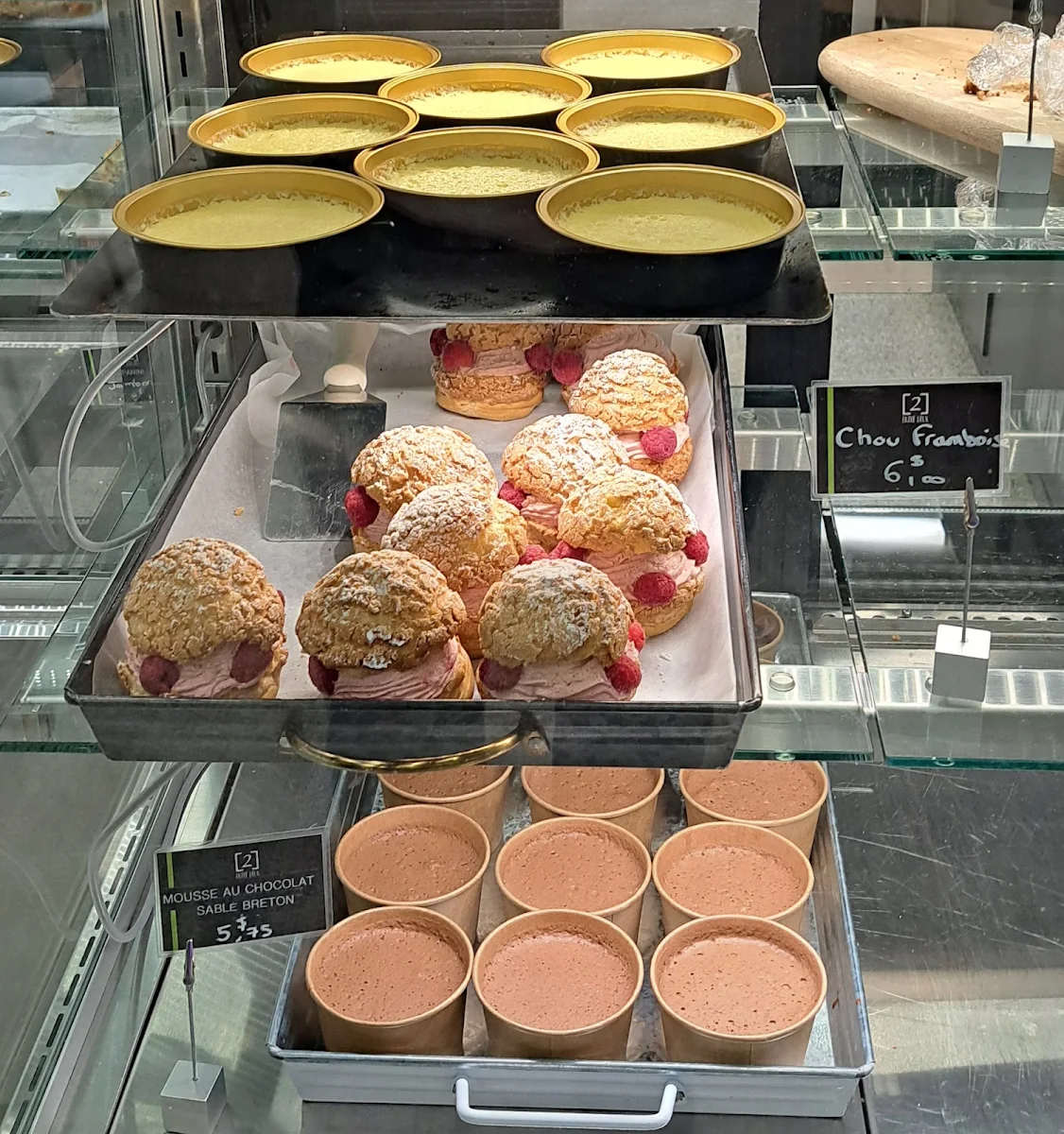 Choux Aux Fruits Et Mousses Au Chocolat