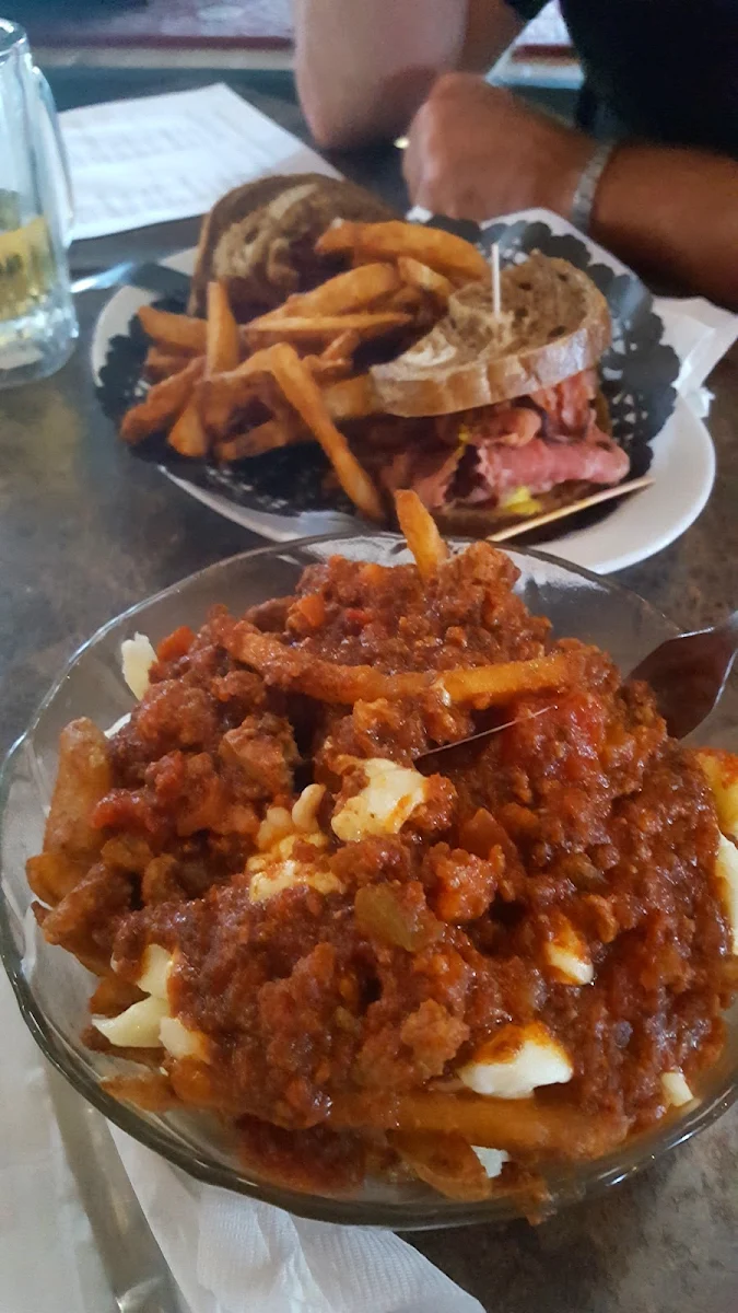 Poutine Italienne Et Sandwich Smoke Meat