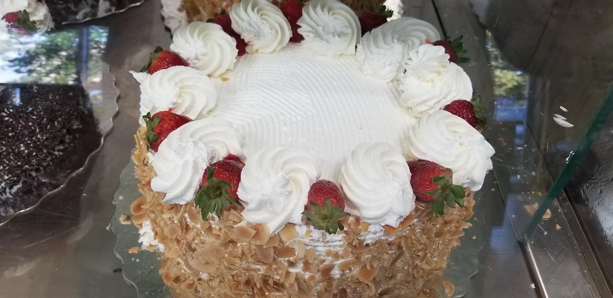 Cake White Forest with Roasted Almonds