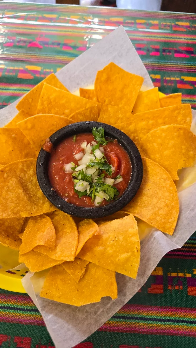 Totopos Y Salsa Chips Salsa
