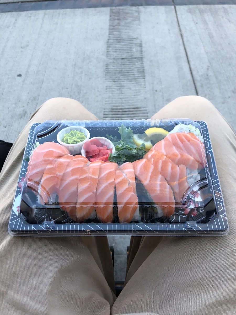 Salmon Roll-R4
