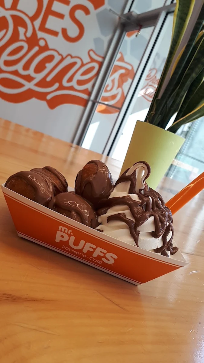 Puffs À la Crème Glacée