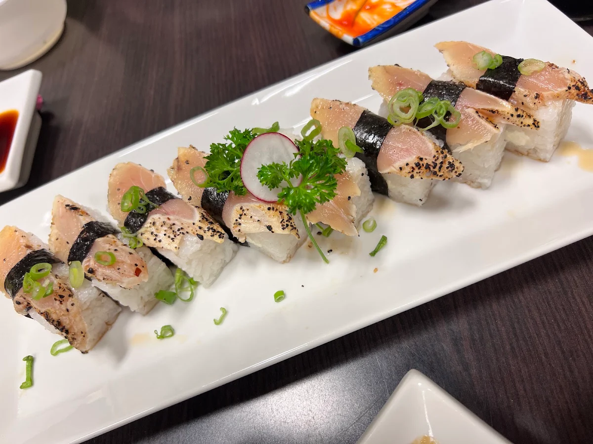 Tuna Tataki Oshisushi