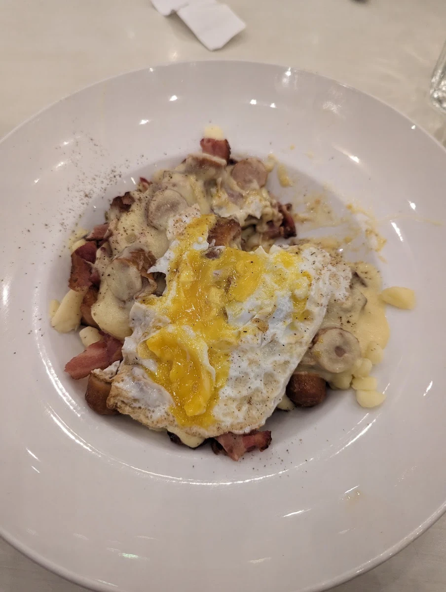 Eggs Benedict Poutine