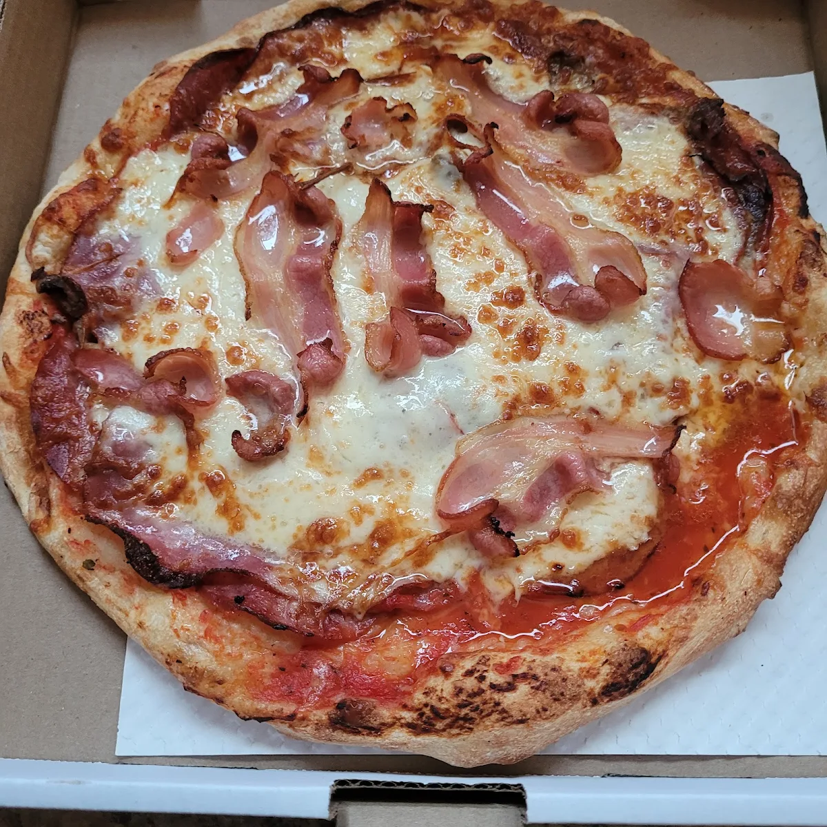 Spécial Jennina c'est Une Medium 12 Pouces Pepperoni Steak Capicole Et Bacon