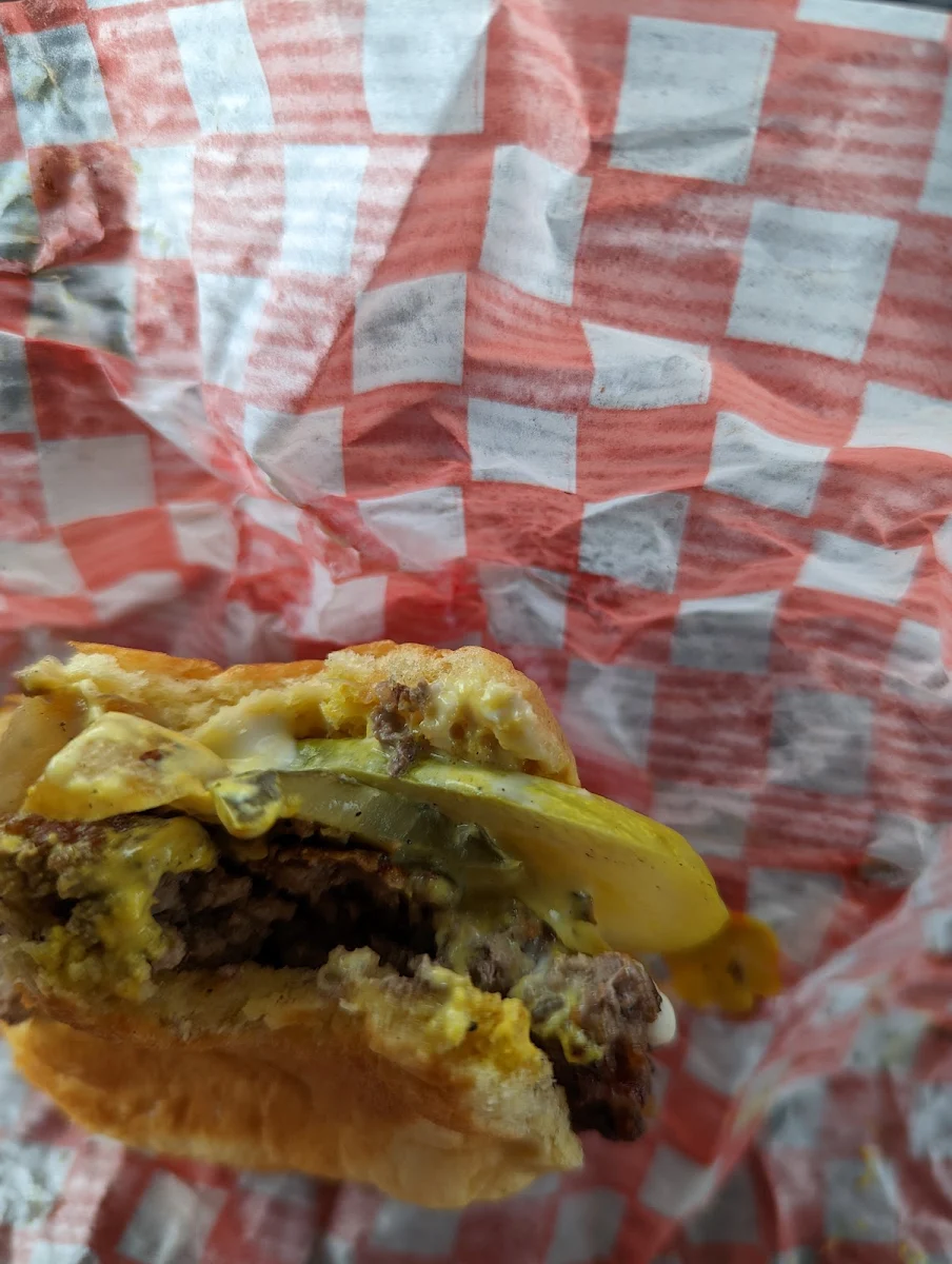 Smashburger Sans Tomato Lettuce with Mustard Mayo Pickles