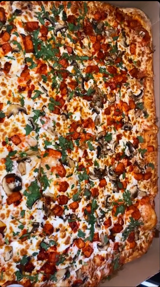 Spicy Tandoori Chicken Pizza