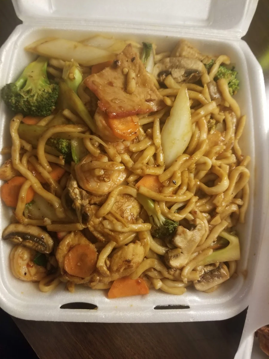 House Special Shanghai Noodles