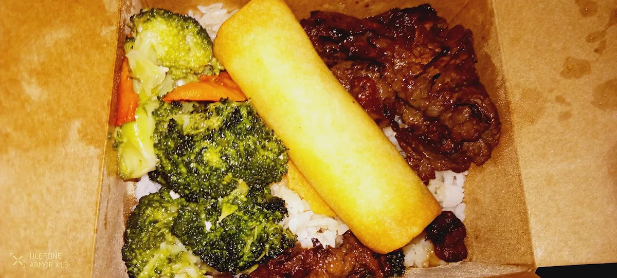 BBQ Beef and White Rice with Spcingroll