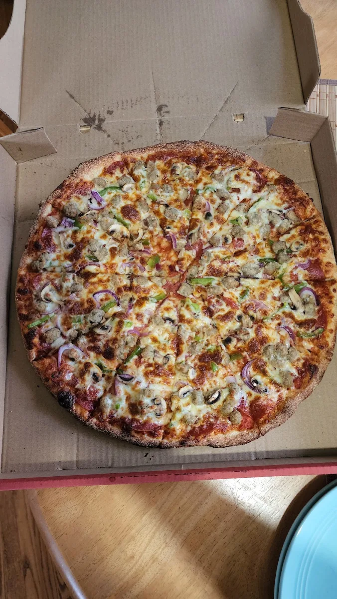 Thin Crust Well Done Pizza with Pepperoni Mushrooms Green Peppers Onion and Sausage
