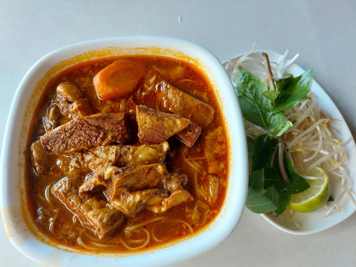 Curry Beef Brisket with Vermicelli