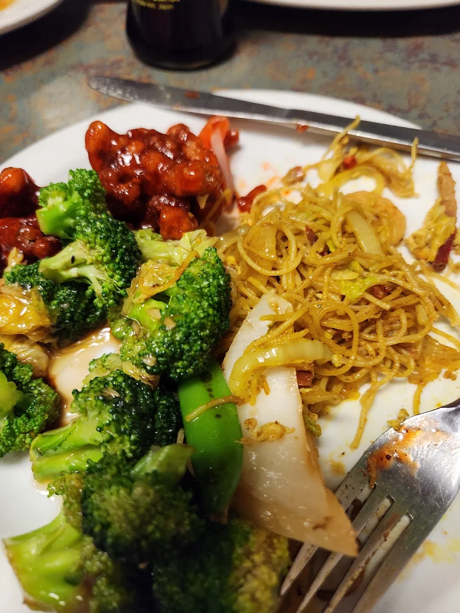 Singapore Style Vermicelli Spicy Sliced Beef in Chili Vegetable Chop Suey