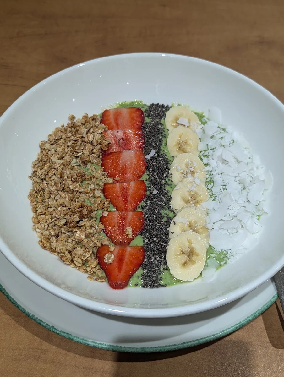 Kale-Mango Smoothie Bowl