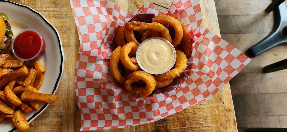 Beer Battered Onion Rings Basket