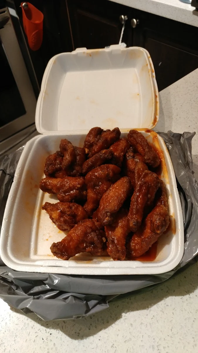 BBQ & Honey Garlic Chicken Wings