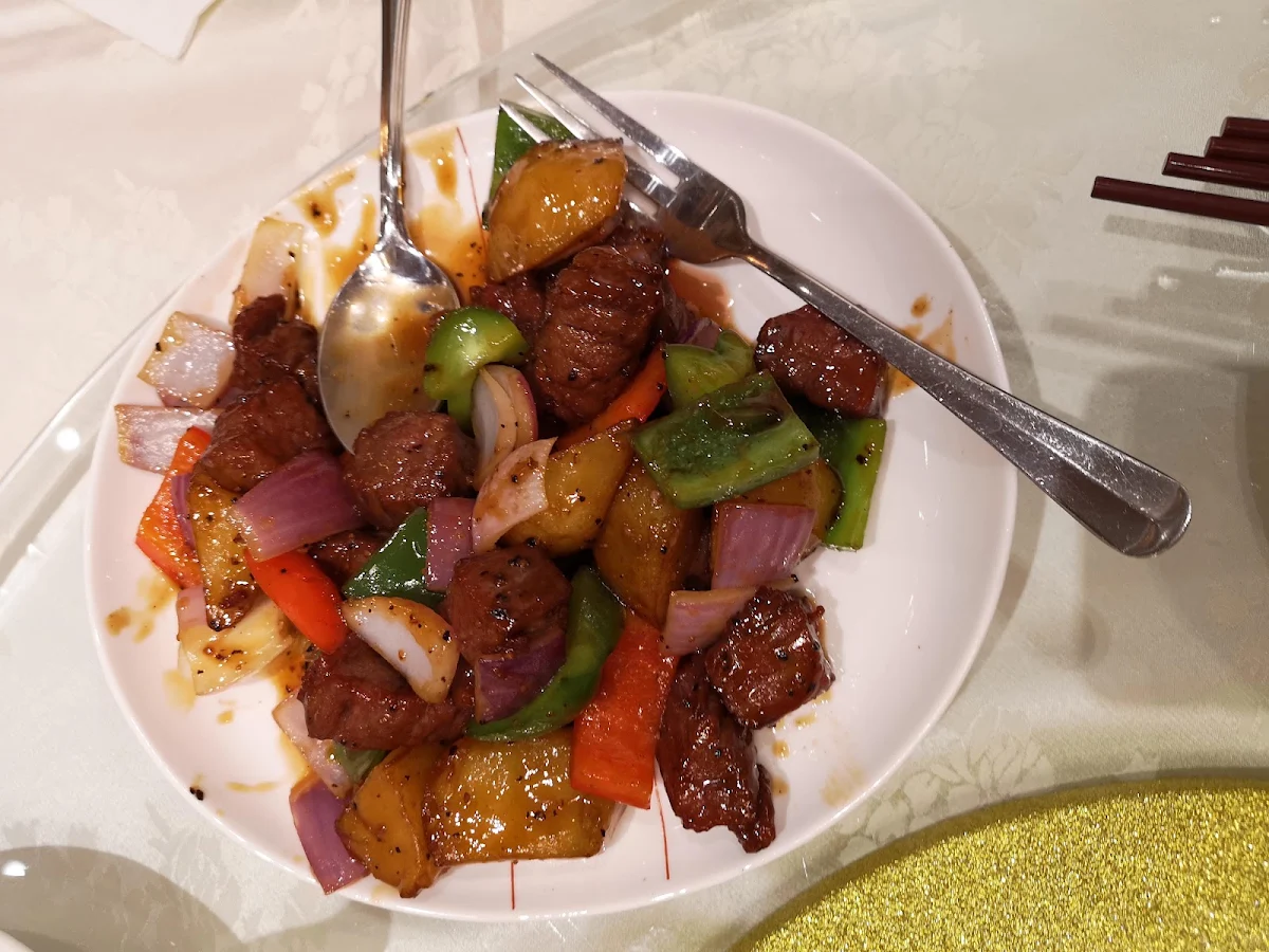 Fried Beef Tenderloin with Potatoes and Honey Black Pepper Sauce
