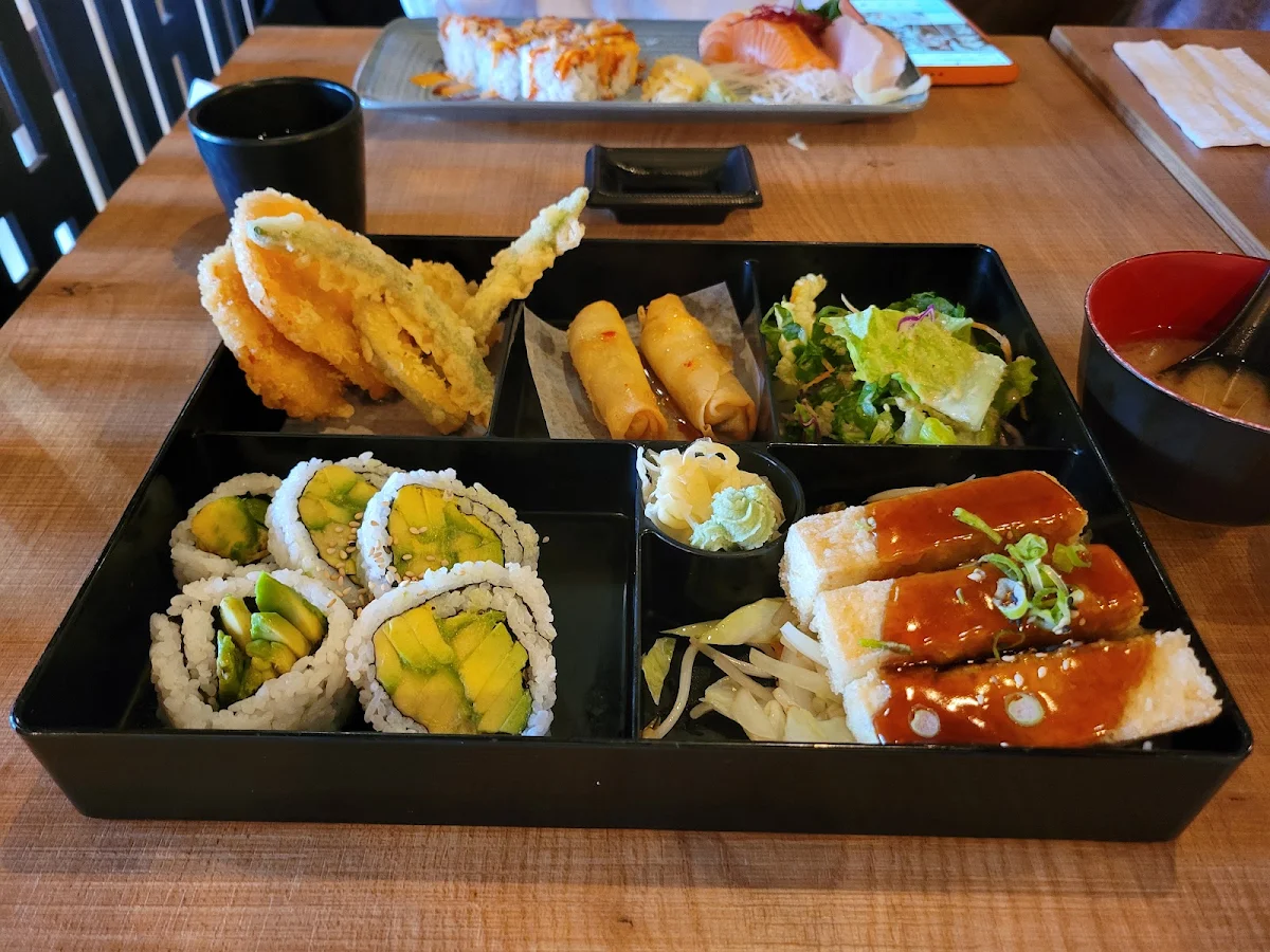Sushi & Sashimi Bento