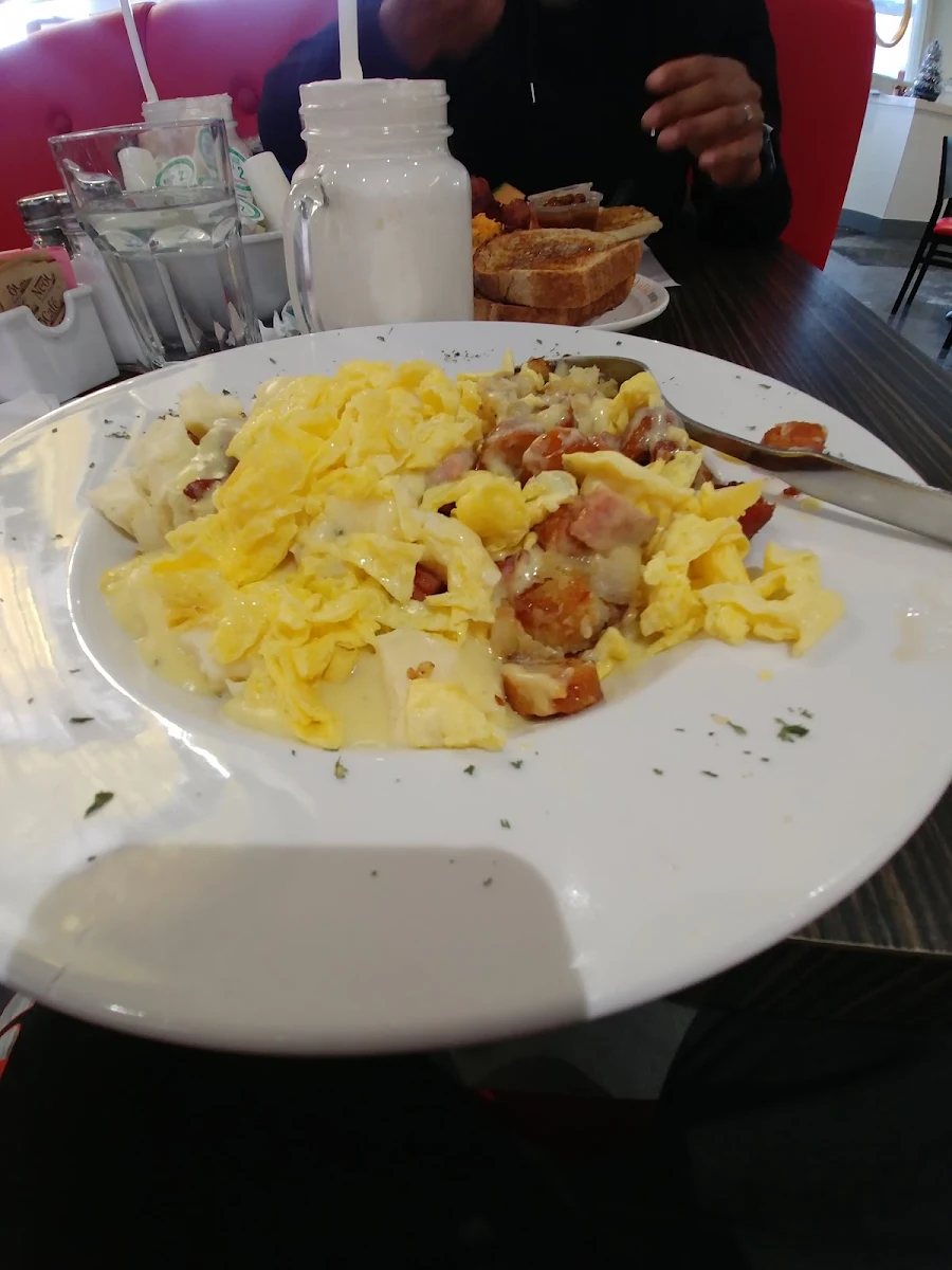 Poutine Déjeuner Signature Breakfast Poutine