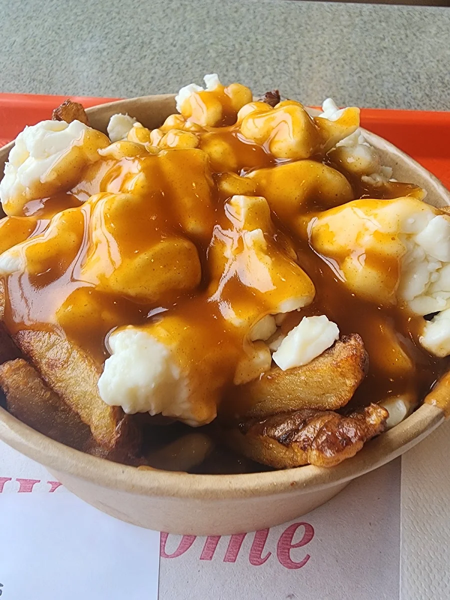 Poutine Régulière Regular Poutine