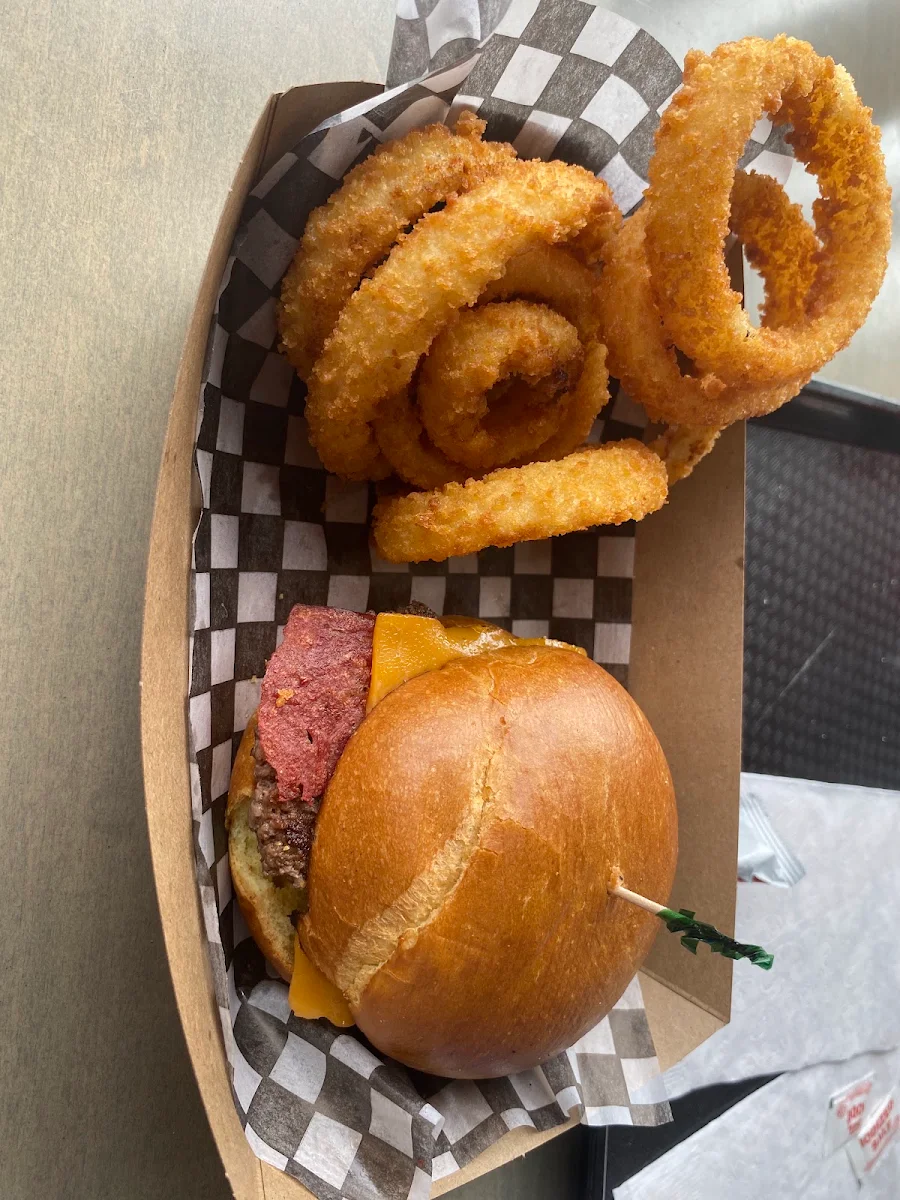 Bacon Cheeseburger, Boardwalk Burgers - Calgary 32nd Street