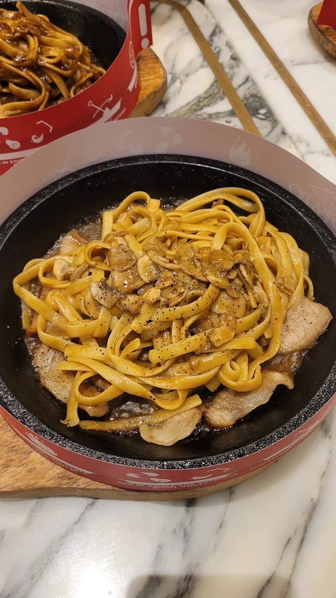 Hot Plate with Beef and Black Pepper Sauce