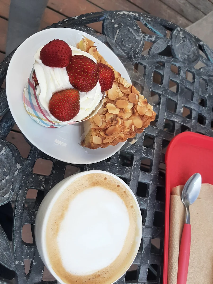 Amandine Fraises À la Crème