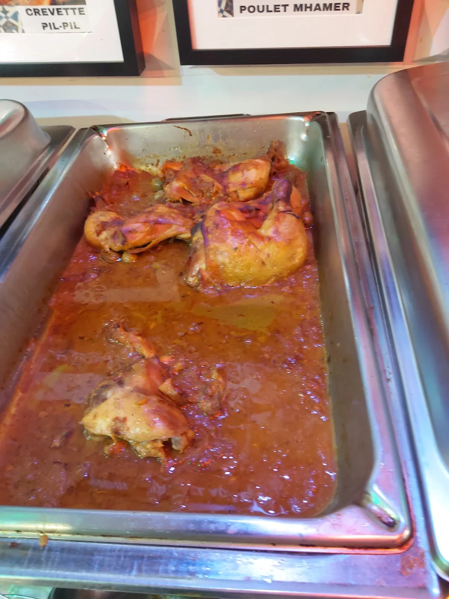 Poulet Braisé En Sauce Aux Olives