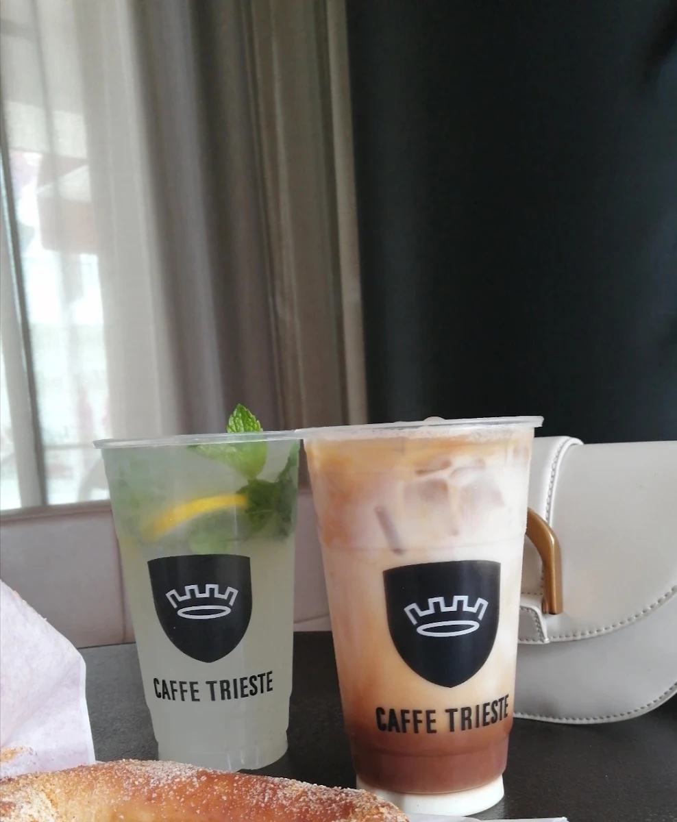 Caffe Latte Dolce Lemon Mint Spritz