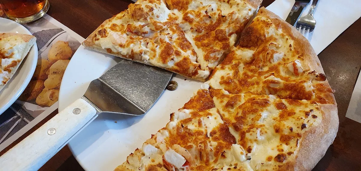Seafood Pizza